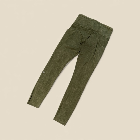 Lululemon Fast and Free High Rise Tight 25" *Ice Dye
Ice Wash Moss Green sz 6 - Picture 8 of 8